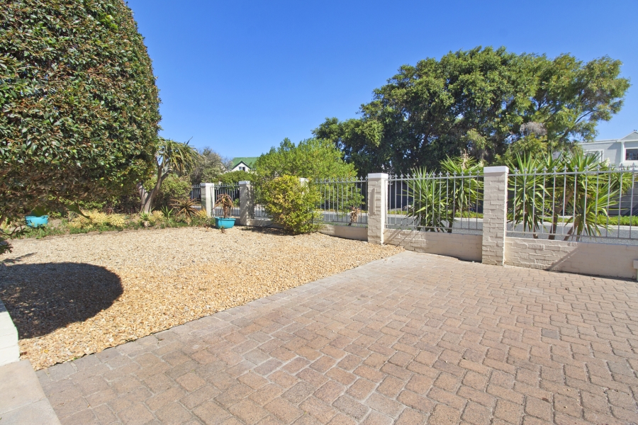 3 Bedroom Property for Sale in Milkwood Park Western Cape